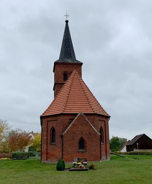 Wandern: Kirche in Prietzen